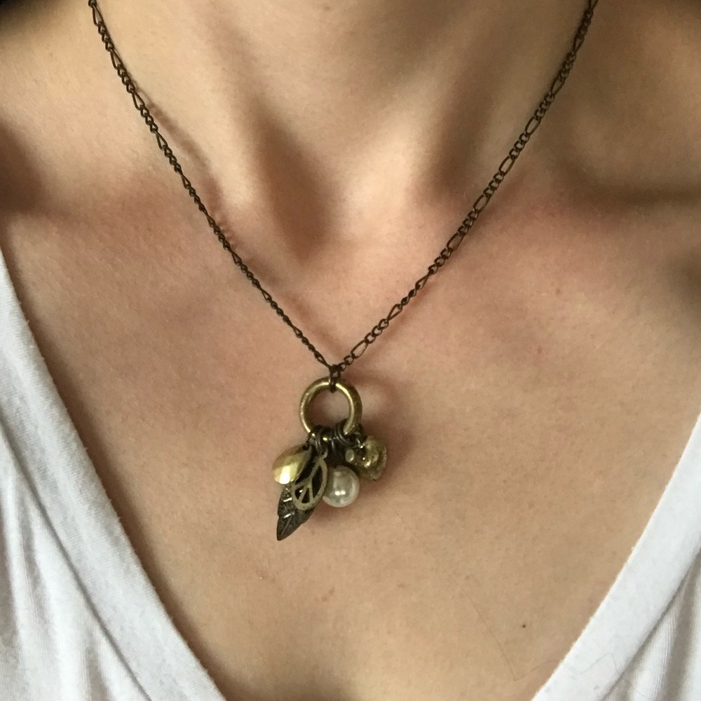 NWOT Forever 22 Vintage/Y2K Antiqued Gold-Brass Necklace with Layered Charms 💎